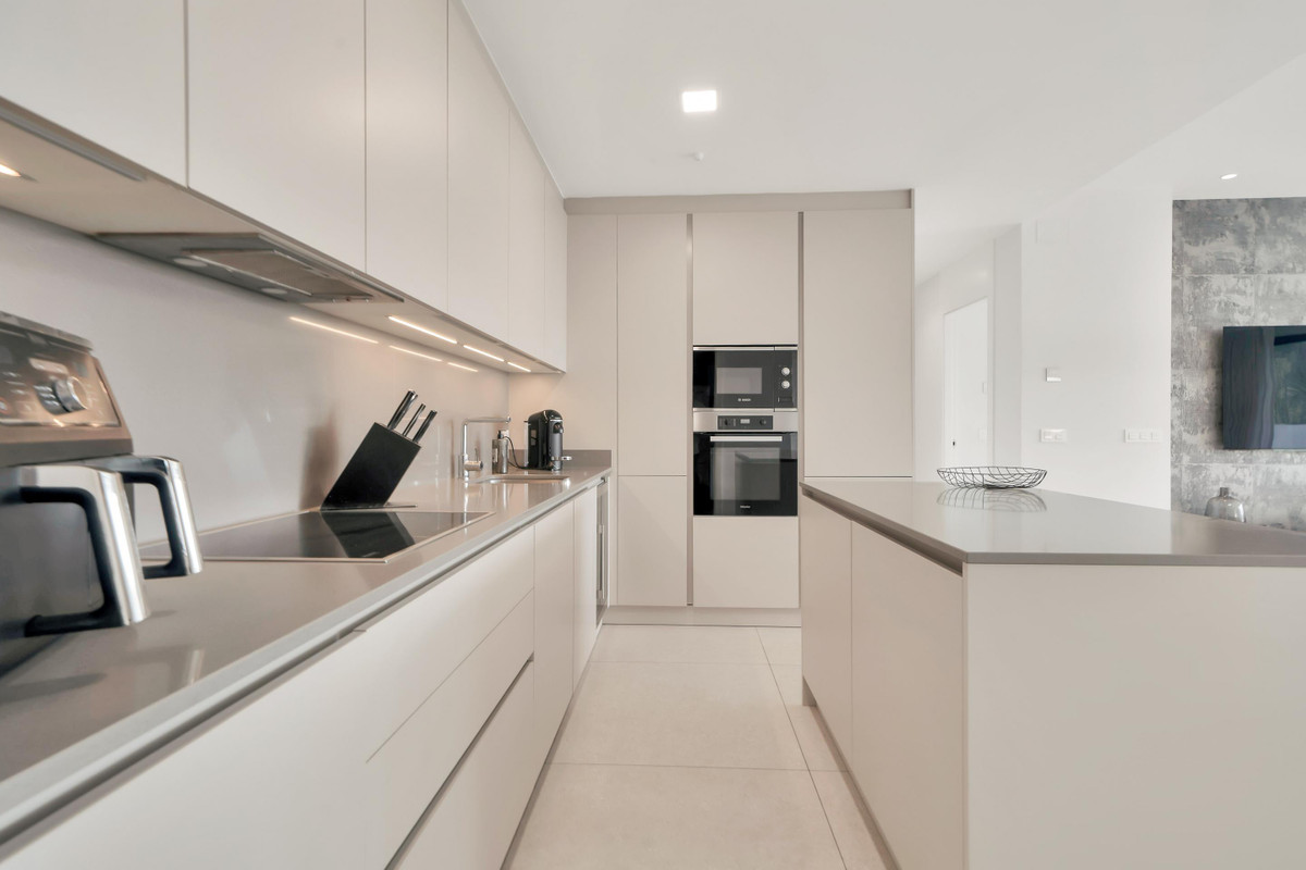 2 Bed Apartment for sale in La Quinta Costa Del Sol, Málaga, Spain