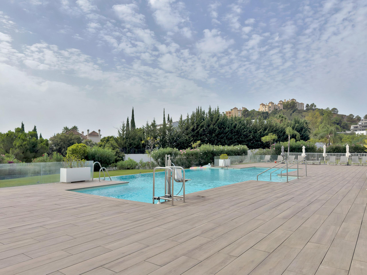 2 Bed Apartment for sale in La Quinta Costa Del Sol, Málaga, Spain