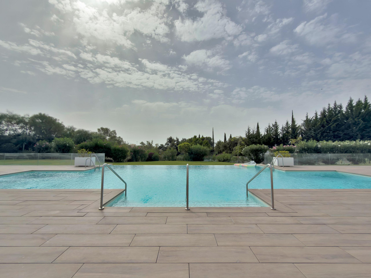 2 Bed Apartment for sale in La Quinta Costa Del Sol, Málaga, Spain