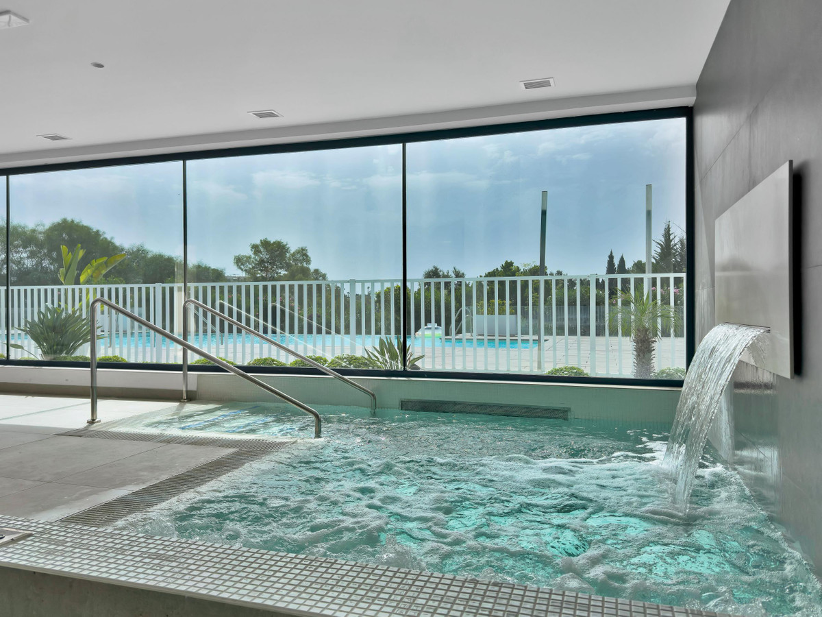 2 Bed Apartment for sale in La Quinta Costa Del Sol, Málaga, Spain