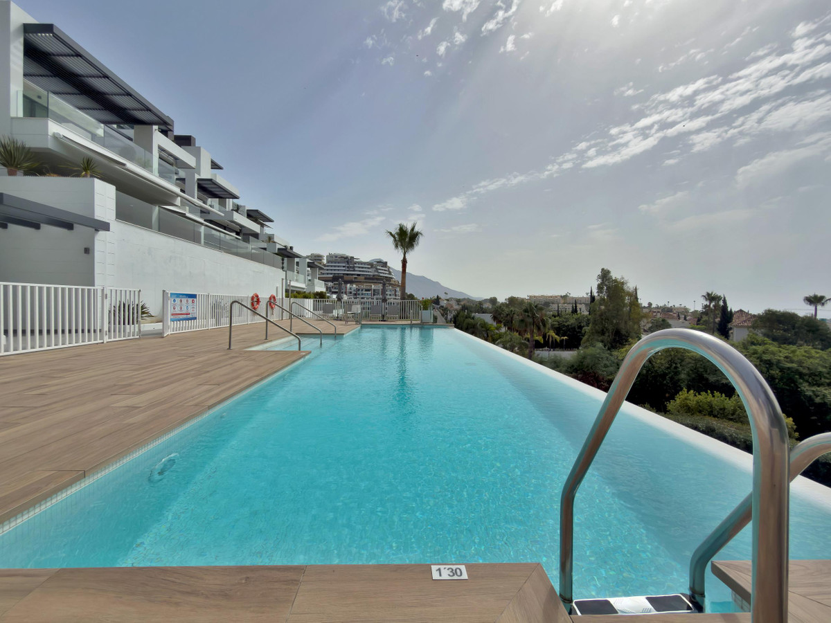 2 Bed Apartment for sale in La Quinta Costa Del Sol, Málaga, Spain