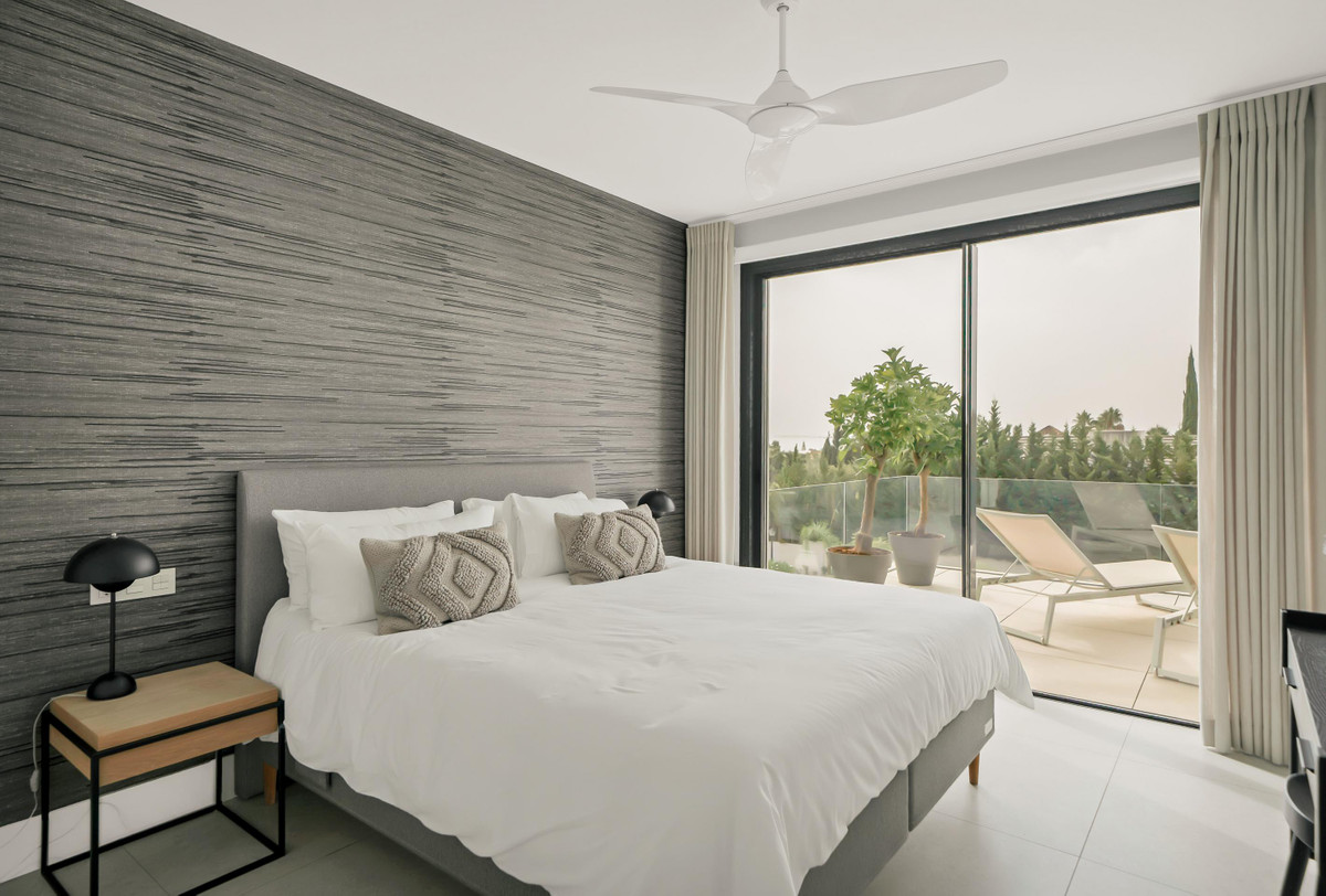 2 Bed Apartment for sale in La Quinta Costa Del Sol, Málaga, Spain