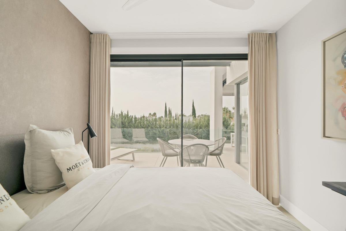 2 Bed Apartment for sale in La Quinta Costa Del Sol, Málaga, Spain