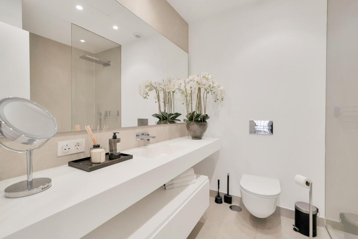 2 Bed Apartment for sale in La Quinta Costa Del Sol, Málaga, Spain