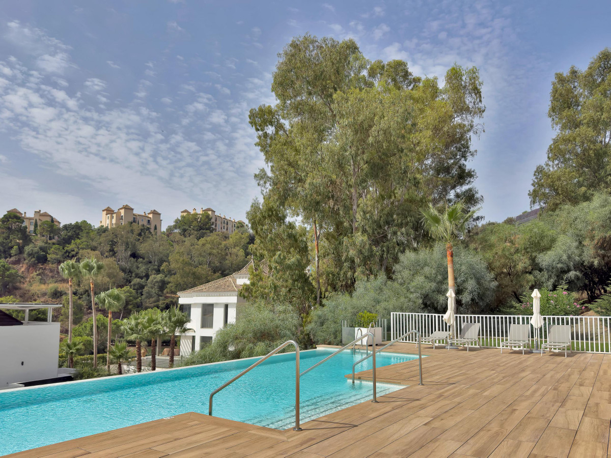 2 Bed Apartment for sale in La Quinta Costa Del Sol, Málaga, Spain
