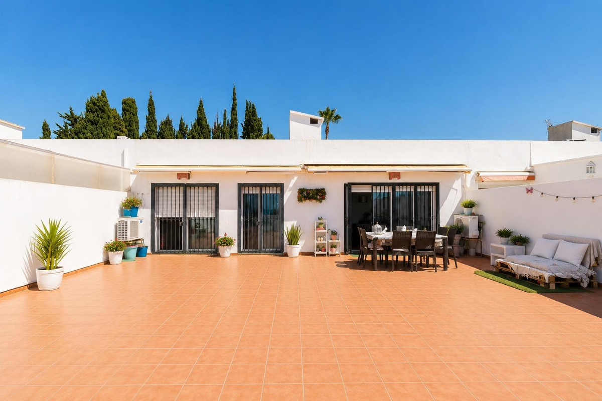 Se vende Apartamento Planta Media de 2 dormitorios en Costa Del Sol, Málaga, España