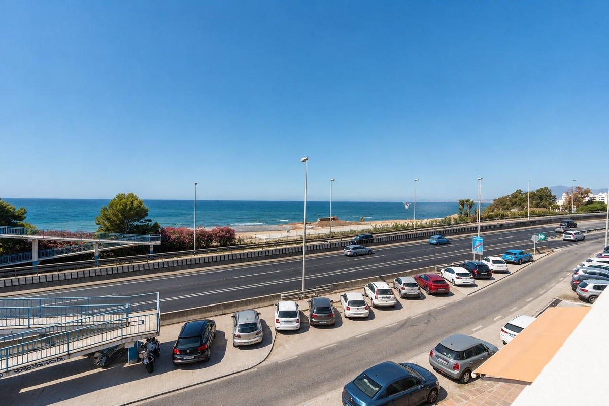 Se vende Apartamento Planta Media de 2 dormitorios en Costa Del Sol, Málaga, España