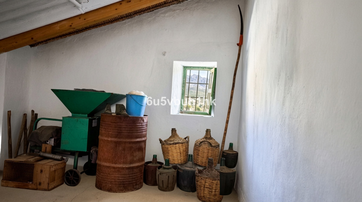 Se vende Finca - Cortijo de 5 dormitorios en Costa Del Sol, Málaga, España