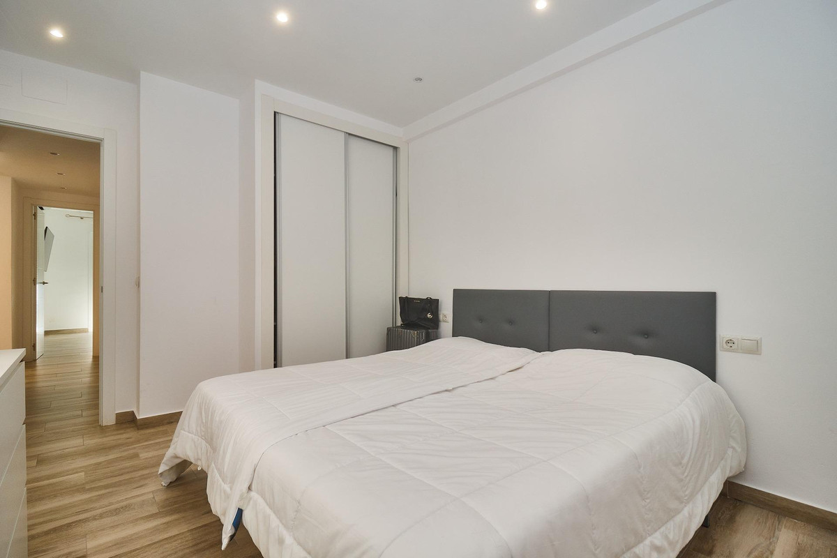 Se vende Apartamento Planta Media de 3 dormitorios en Costa Del Sol, Málaga, España