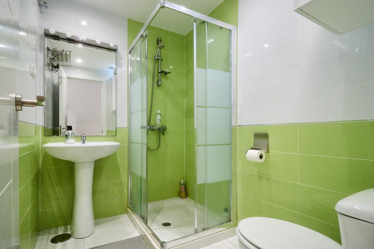 Se vende Apartamento Planta Media de 3 dormitorios en Costa Del Sol, Málaga, España