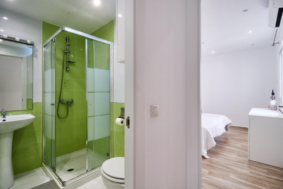 Se vende Apartamento Planta Media de 3 dormitorios en Costa Del Sol, Málaga, España