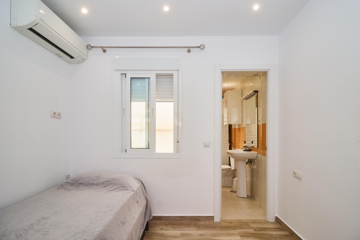 Se vende Apartamento Planta Media de 3 dormitorios en Costa Del Sol, Málaga, España