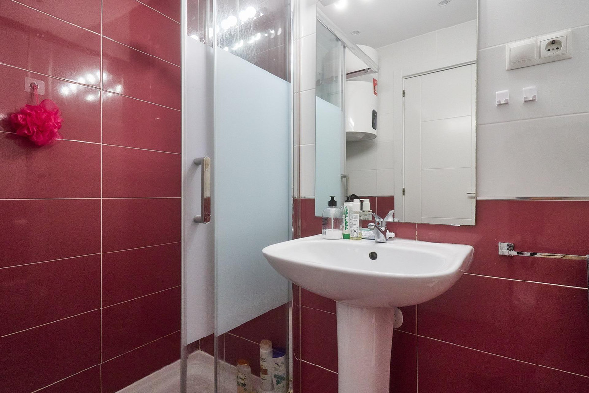 Se vende Apartamento Planta Media de 3 dormitorios en Costa Del Sol, Málaga, España