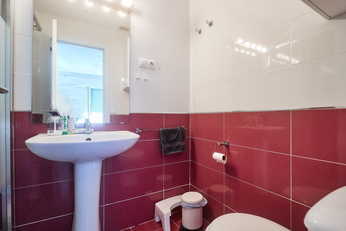 Se vende Apartamento Planta Media de 3 dormitorios en Costa Del Sol, Málaga, España