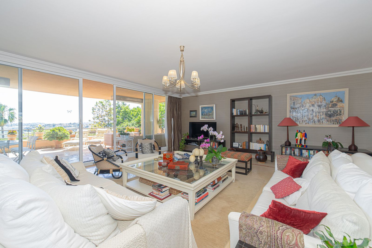3 Bed Apartment for sale in Nueva Andalucía Costa Del Sol, Málaga, Spain