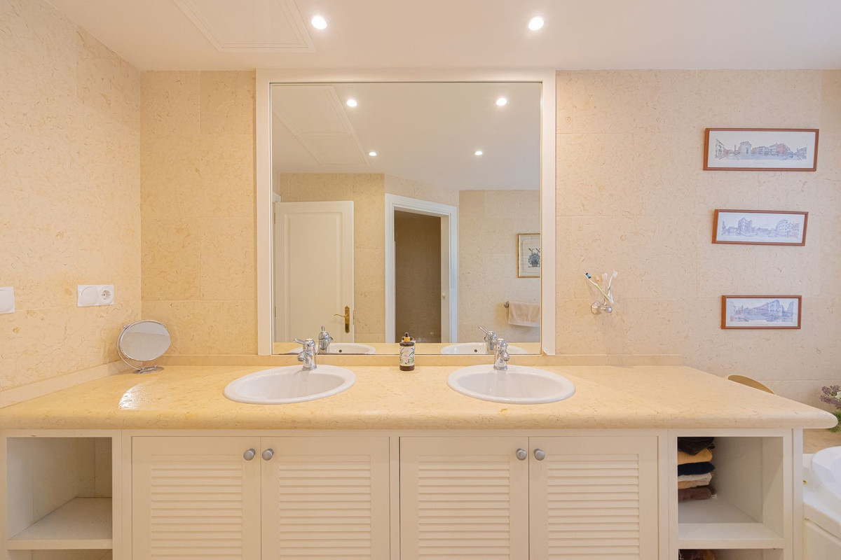 3 Bed Apartment for sale in Nueva Andalucía Costa Del Sol, Málaga, Spain