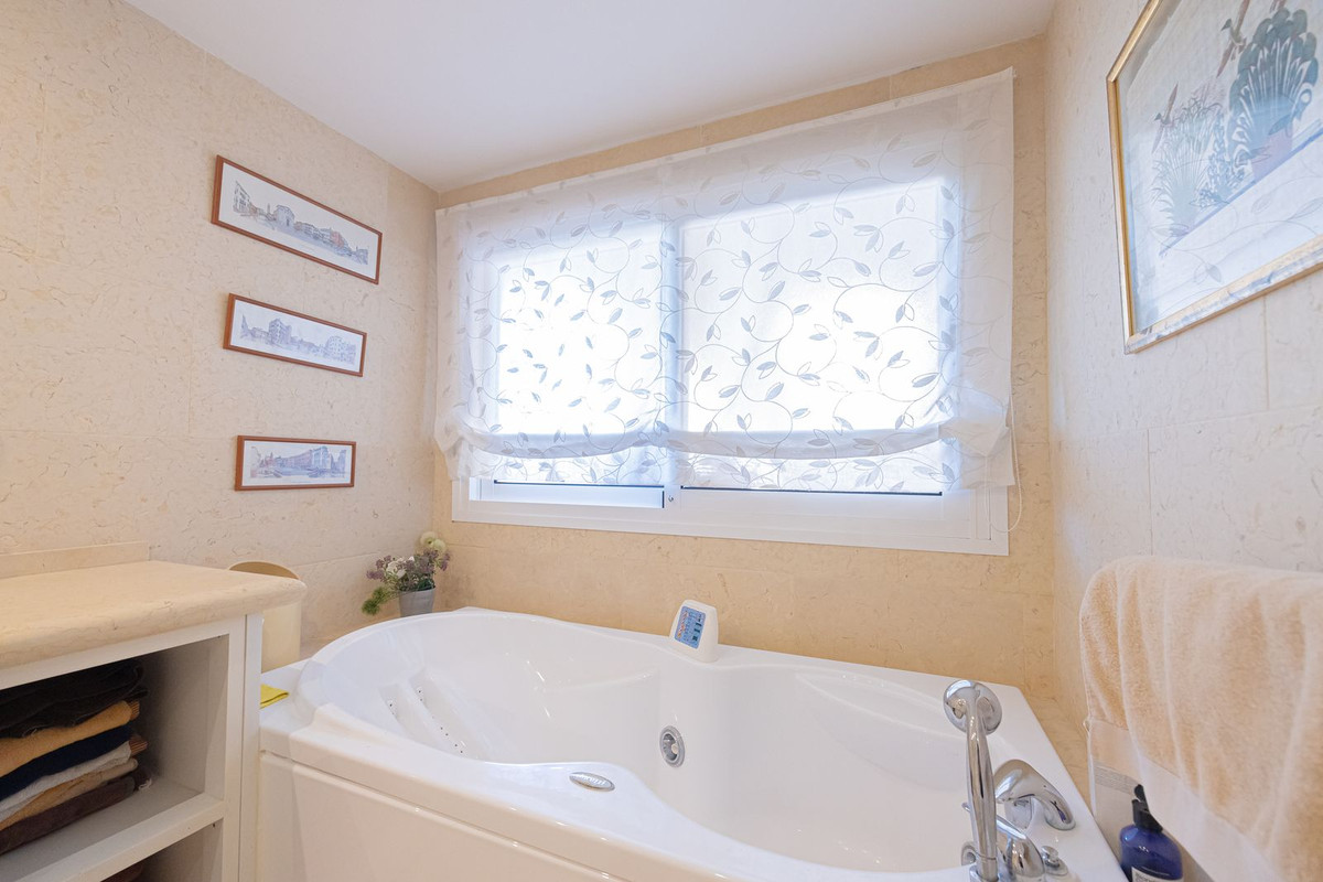 3 Bed Apartment for sale in Nueva Andalucía Costa Del Sol, Málaga, Spain