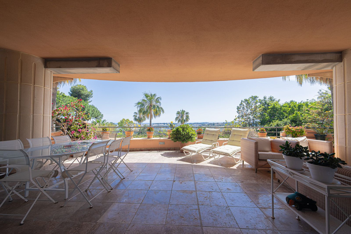 3 Bed Apartment for sale in Nueva Andalucía Costa Del Sol, Málaga, Spain
