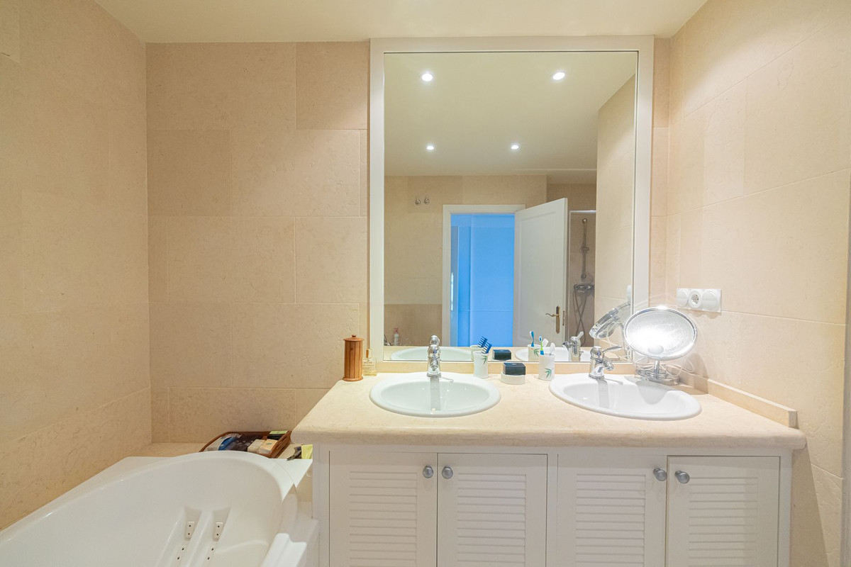 3 Bed Apartment for sale in Nueva Andalucía Costa Del Sol, Málaga, Spain