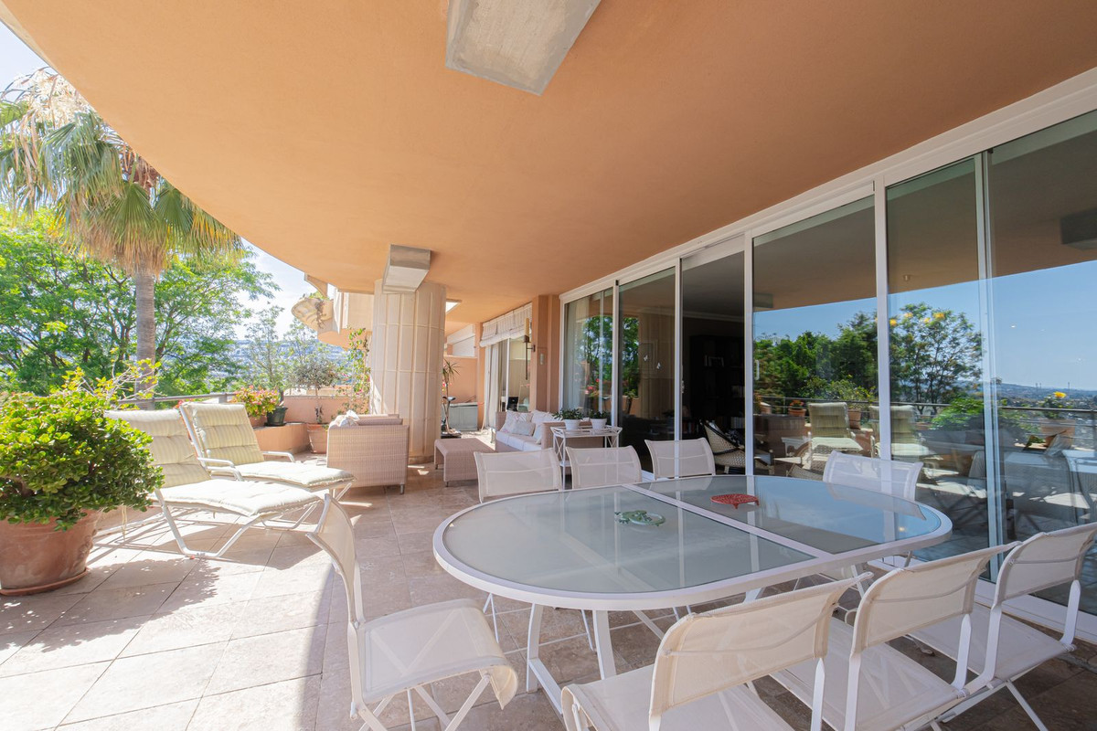3 Bed Apartment for sale in Nueva Andalucía Costa Del Sol, Málaga, Spain