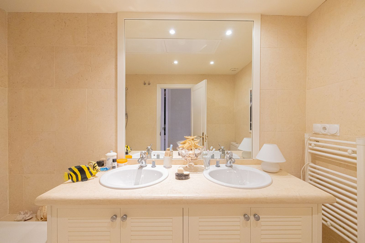 3 Bed Apartment for sale in Nueva Andalucía Costa Del Sol, Málaga, Spain
