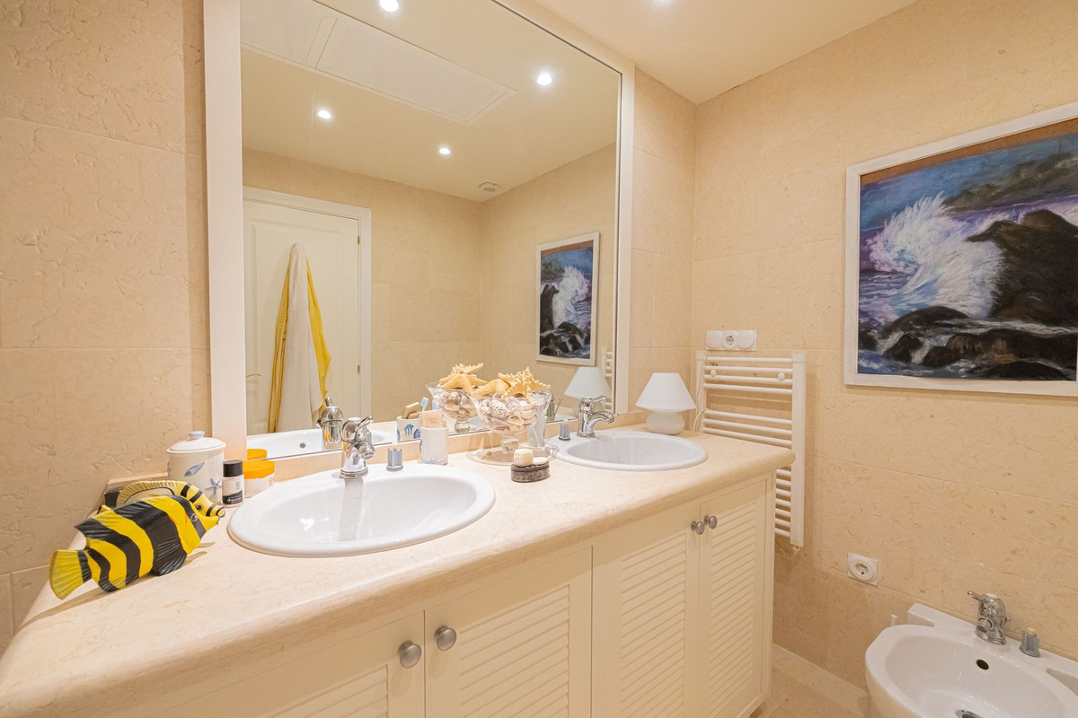 3 Bed Apartment for sale in Nueva Andalucía Costa Del Sol, Málaga, Spain