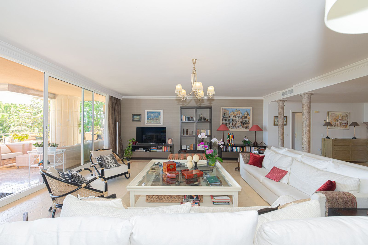 3 Bed Apartment for sale in Nueva Andalucía Costa Del Sol, Málaga, Spain