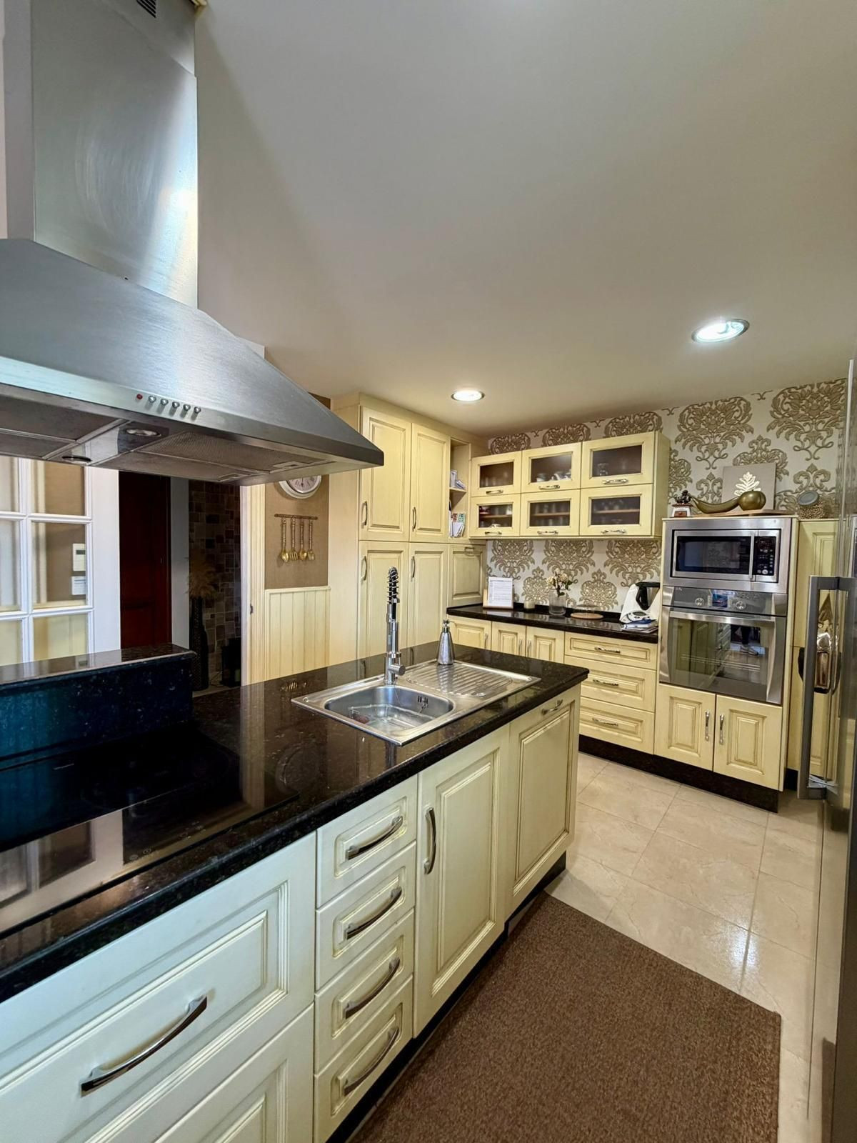 4 Bed Apartment for sale in Estepona Costa Del Sol, Málaga, Spain