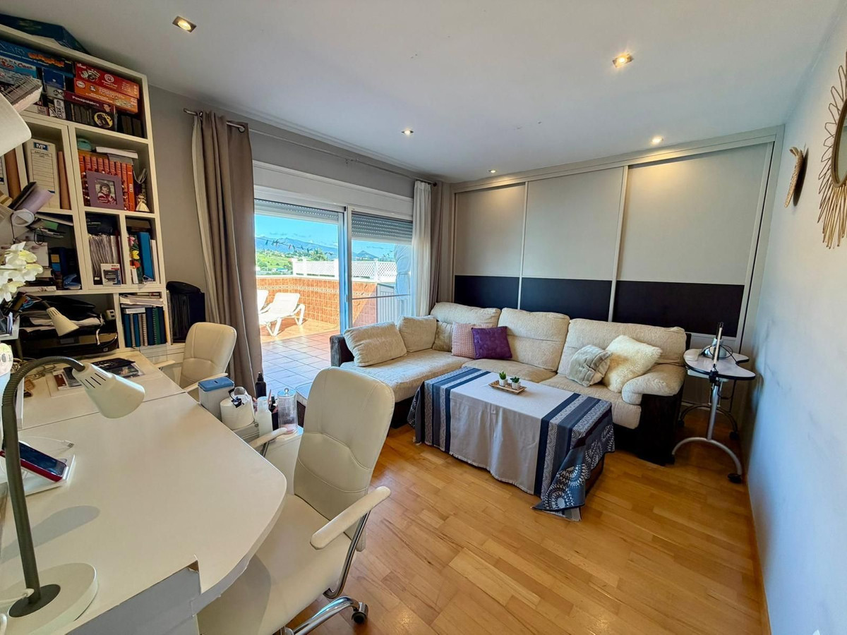 4 Bed Apartment for sale in Estepona Costa Del Sol, Málaga, Spain