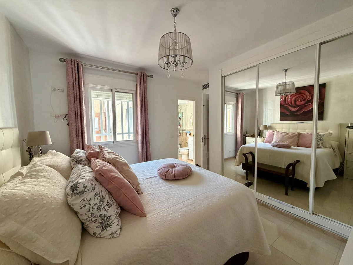 4 Bed Apartment for sale in Estepona Costa Del Sol, Málaga, Spain