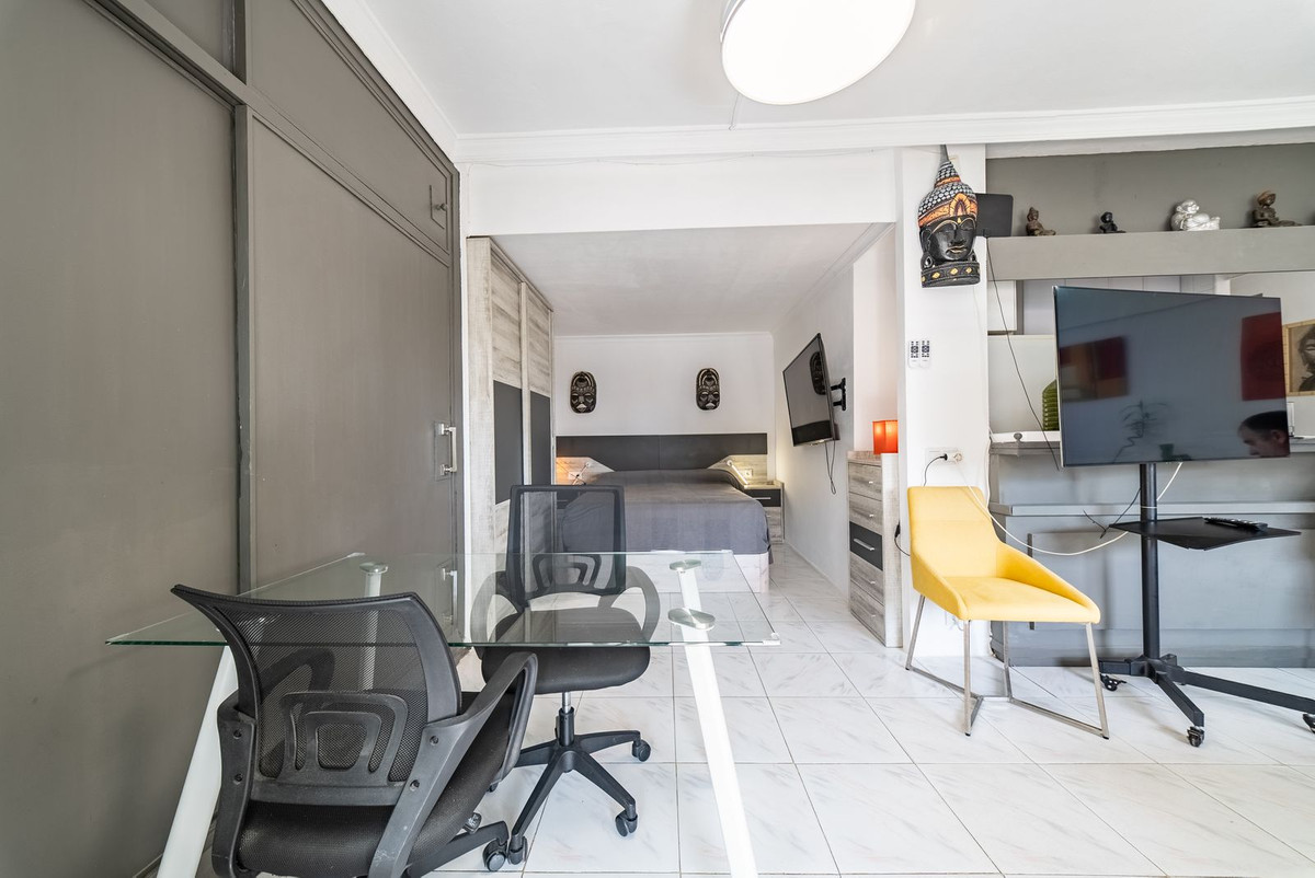 1 Bed Apartment for sale in Marbella Costa Del Sol, Málaga, Spain