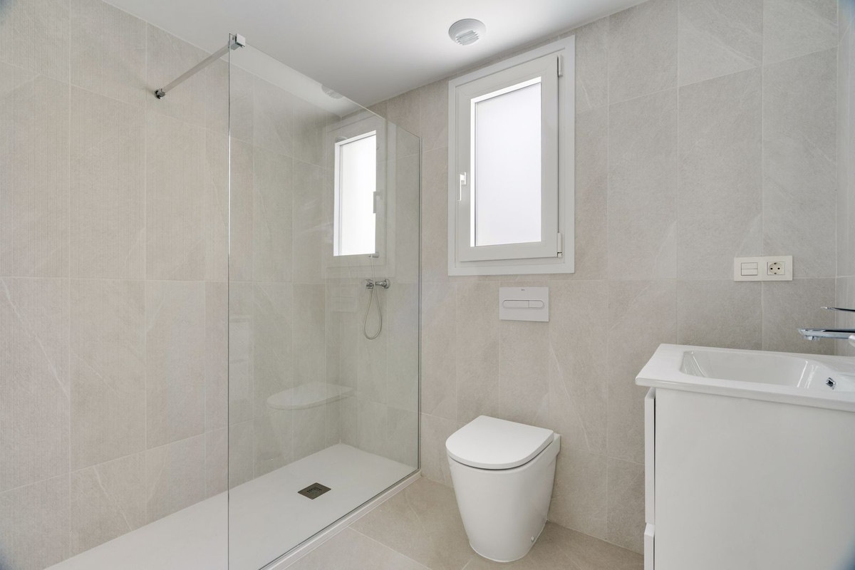 Se vende Apartamento Planta Media de 3 dormitorios en Costa Del Sol, Málaga, España