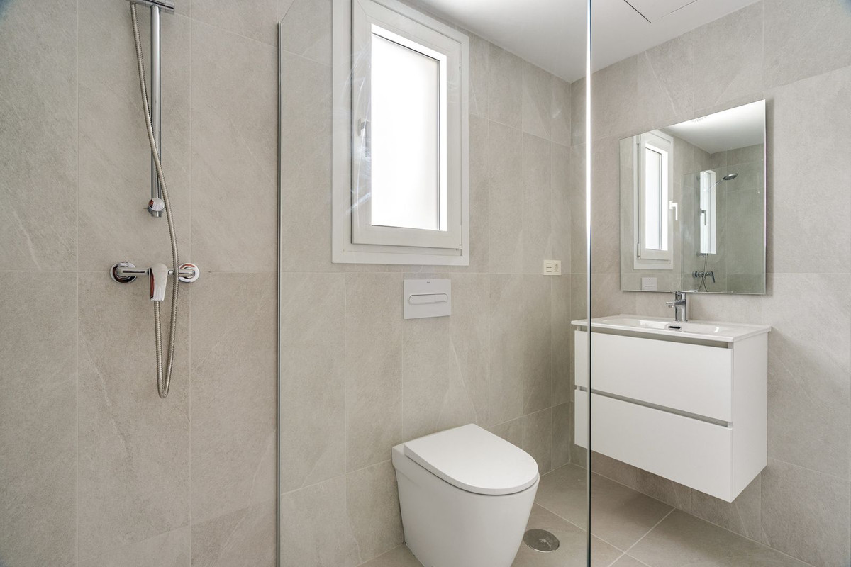 Se vende Apartamento Planta Media de 3 dormitorios en Costa Del Sol, Málaga, España
