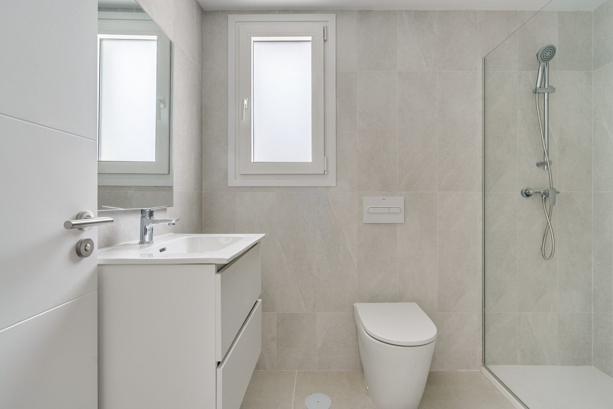 Se vende Apartamento Planta Media de 3 dormitorios en Costa Del Sol, Málaga, España