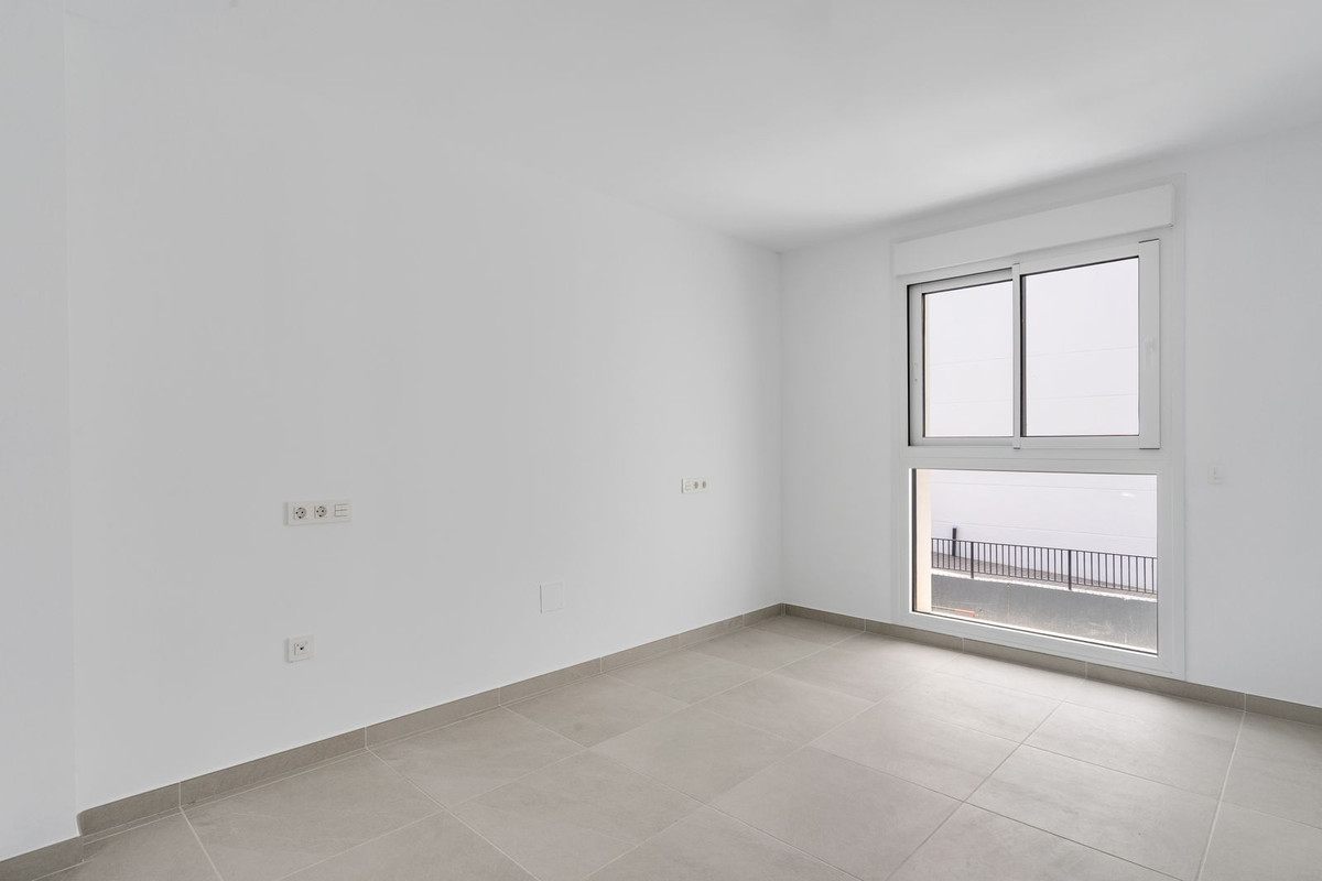 Se vende Apartamento Planta Media de 3 dormitorios en Costa Del Sol, Málaga, España