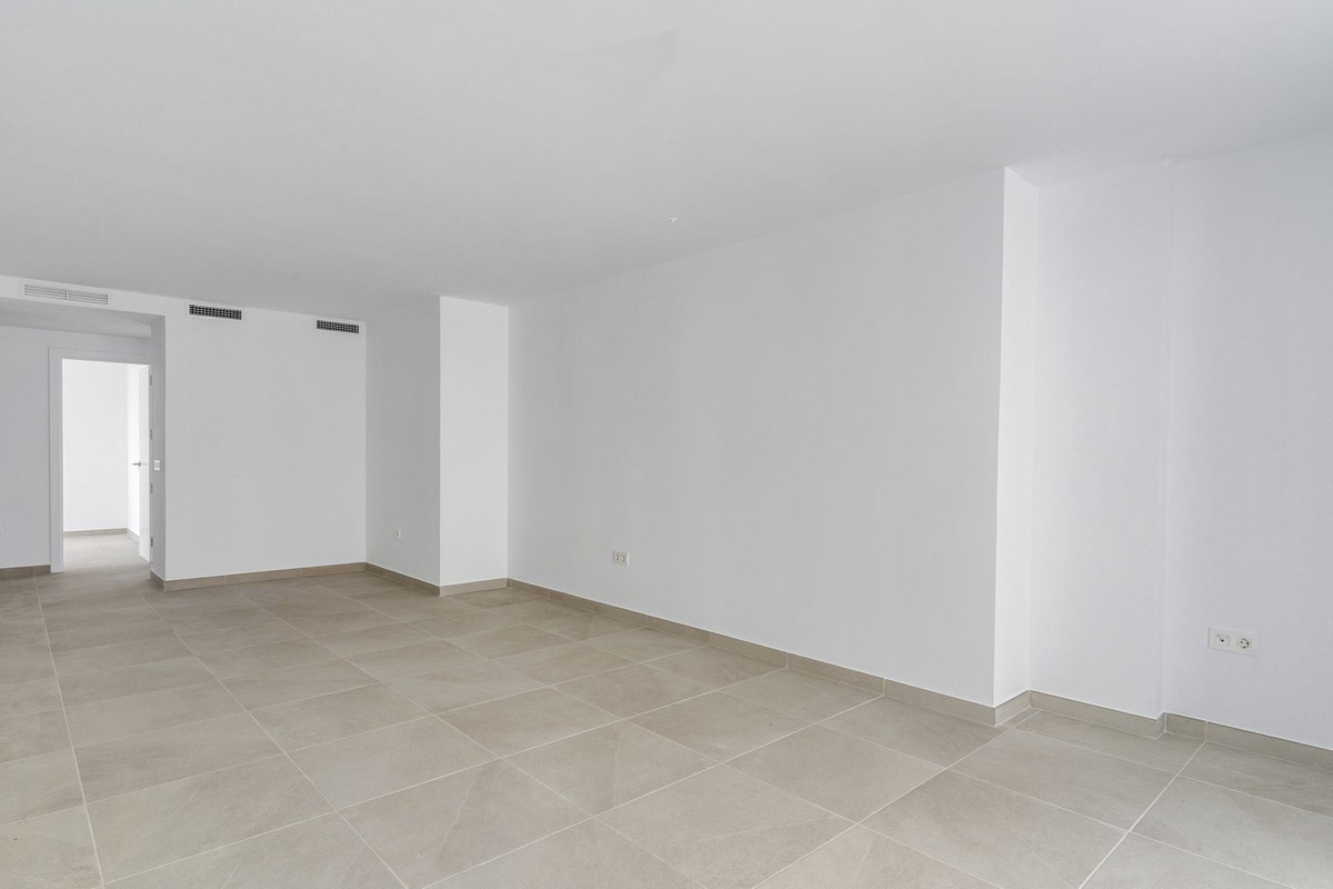 Se vende Apartamento Planta Media de 3 dormitorios en Costa Del Sol, Málaga, España