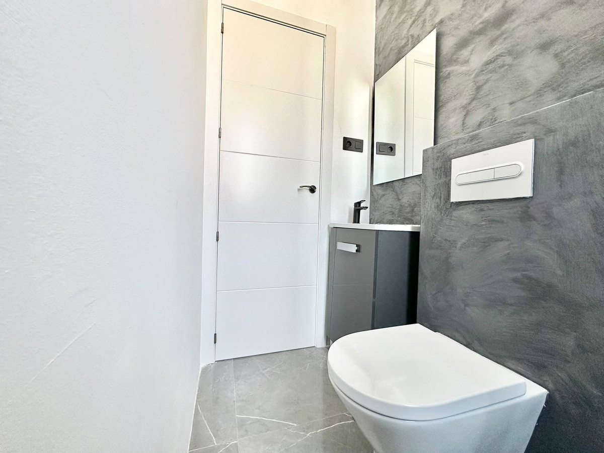 2 Bed Apartment for sale in Benalmadena Costa Costa Del Sol, Málaga, Spain