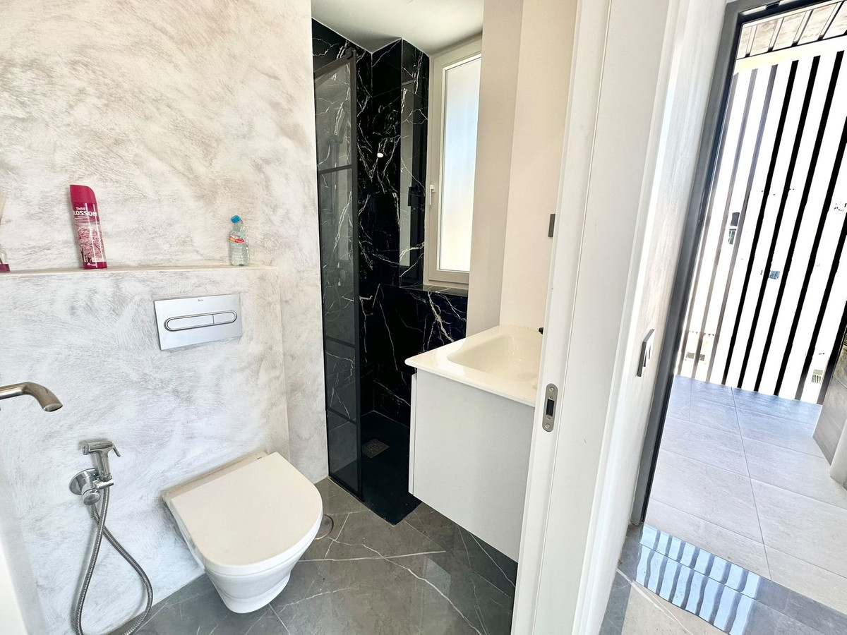 2 Bed Apartment for sale in Benalmadena Costa Costa Del Sol, Málaga, Spain