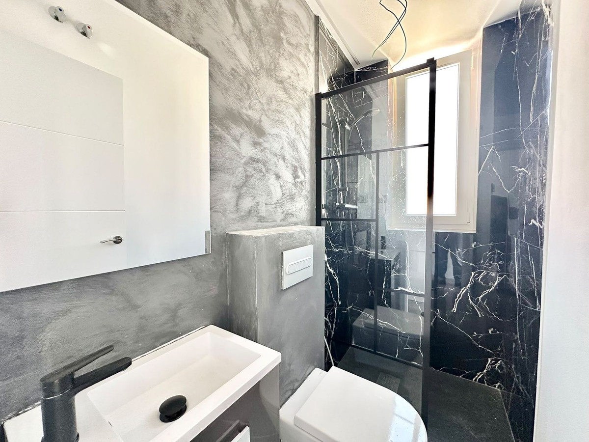 2 Bed Apartment for sale in Benalmadena Costa Costa Del Sol, Málaga, Spain