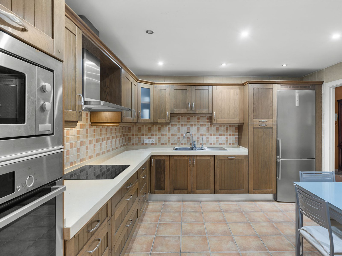 3 Bed Apartment for sale in Nueva Andalucía Costa Del Sol, Málaga, Spain