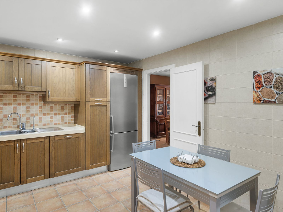 3 Bed Apartment for sale in Nueva Andalucía Costa Del Sol, Málaga, Spain