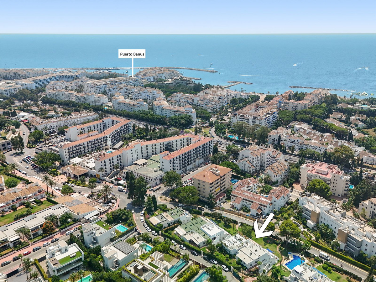 3 Bed Apartment for sale in Nueva Andalucía Costa Del Sol, Málaga, Spain