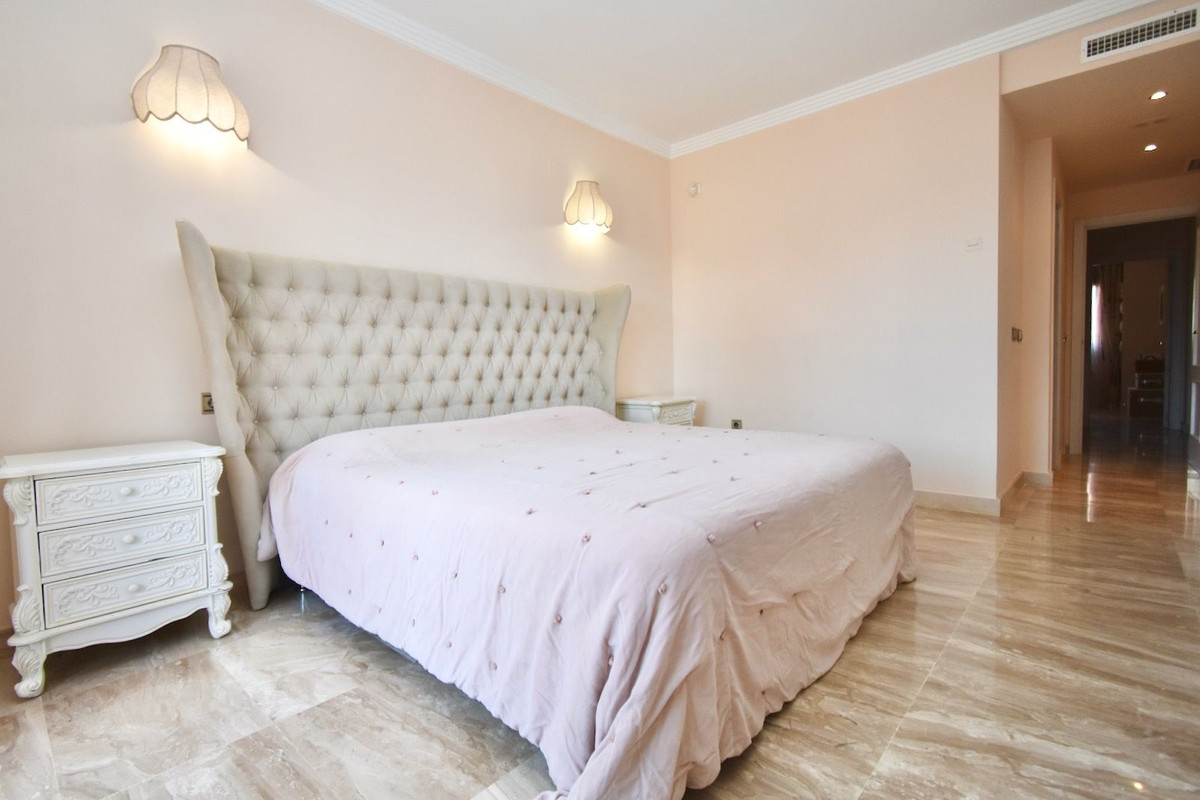 1 Bed Apartment for sale in Puerto Banús Costa Del Sol, Málaga, Spain