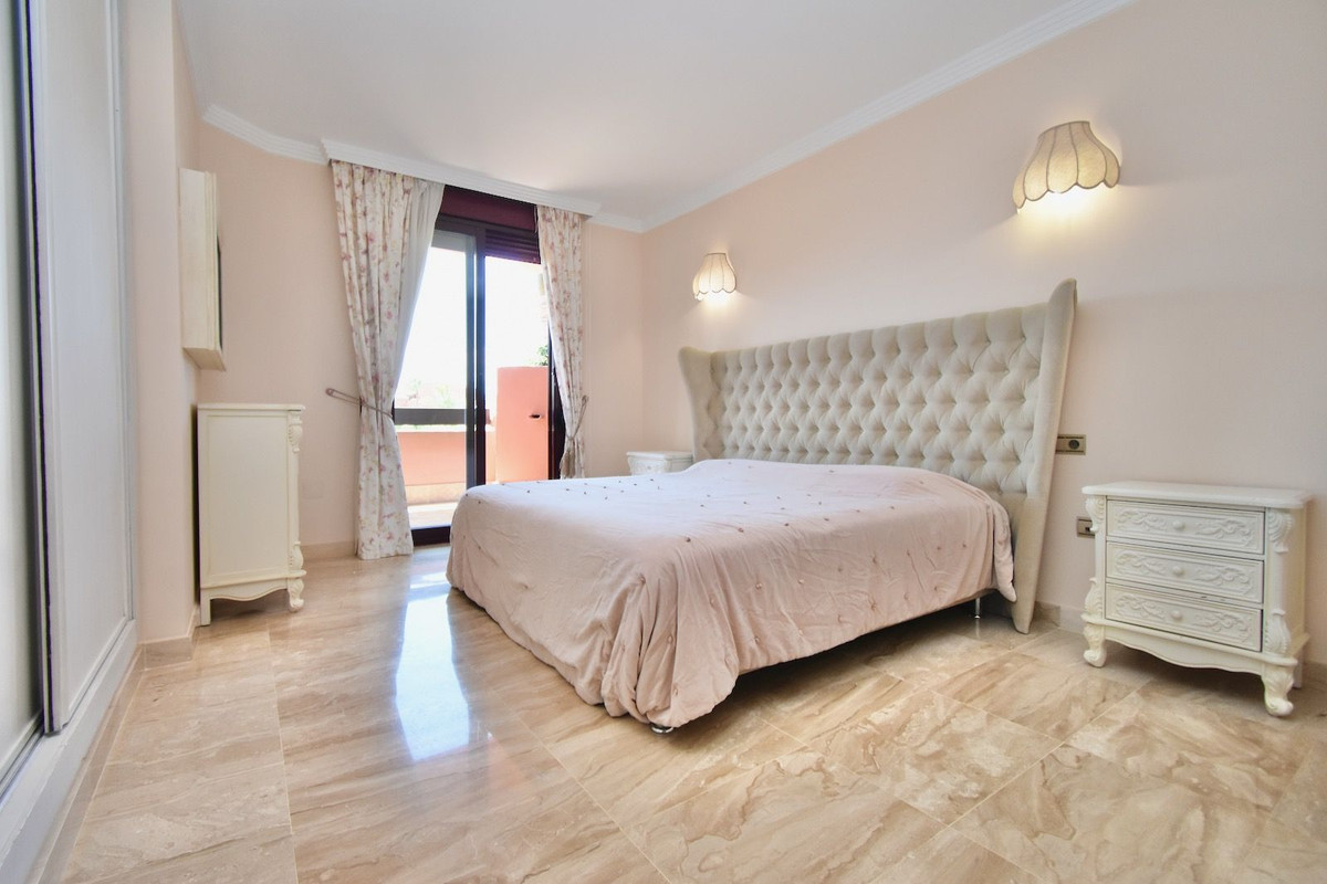 1 Bed Apartment for sale in Puerto Banús Costa Del Sol, Málaga, Spain