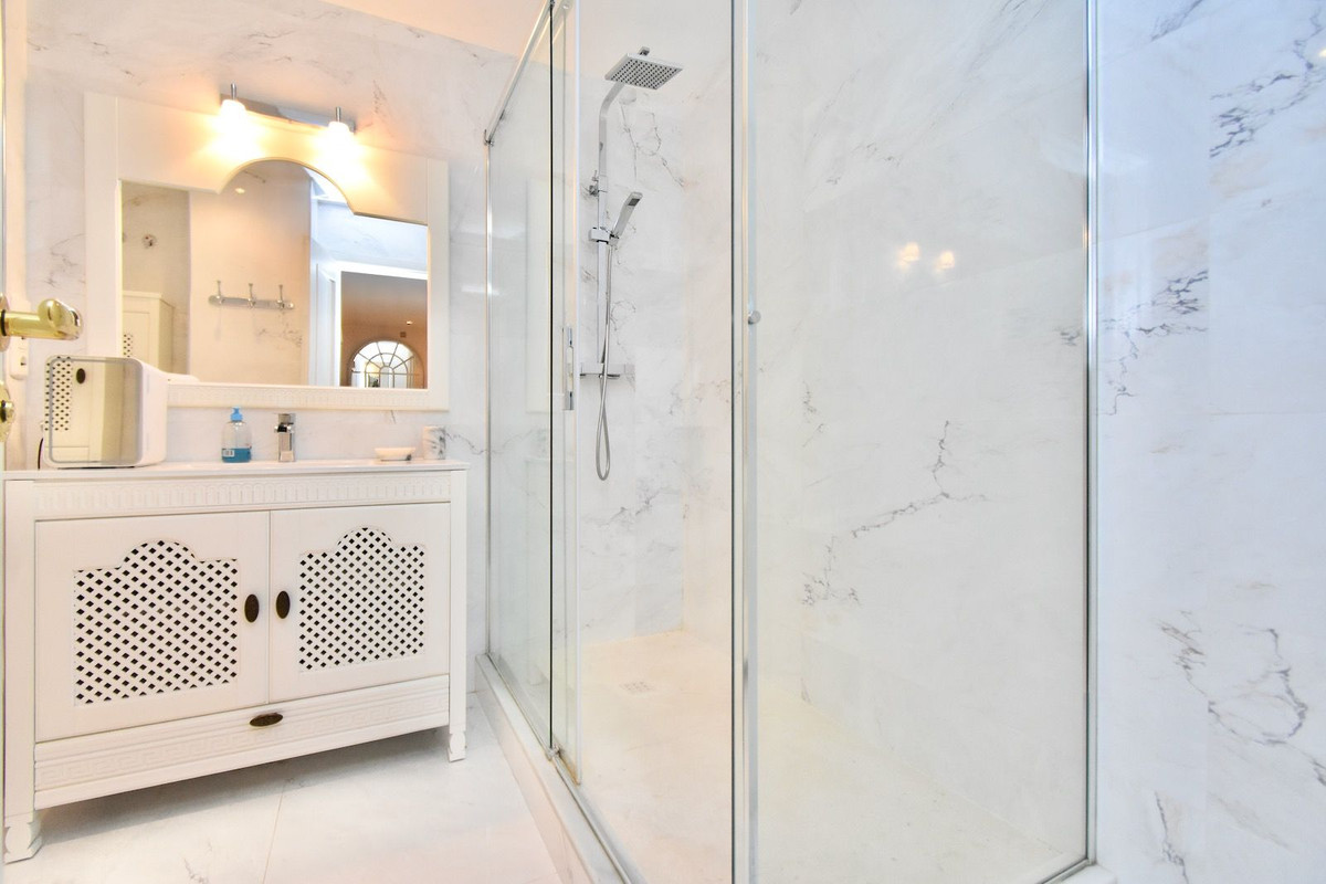 1 Bed Apartment for sale in Puerto Banús Costa Del Sol, Málaga, Spain