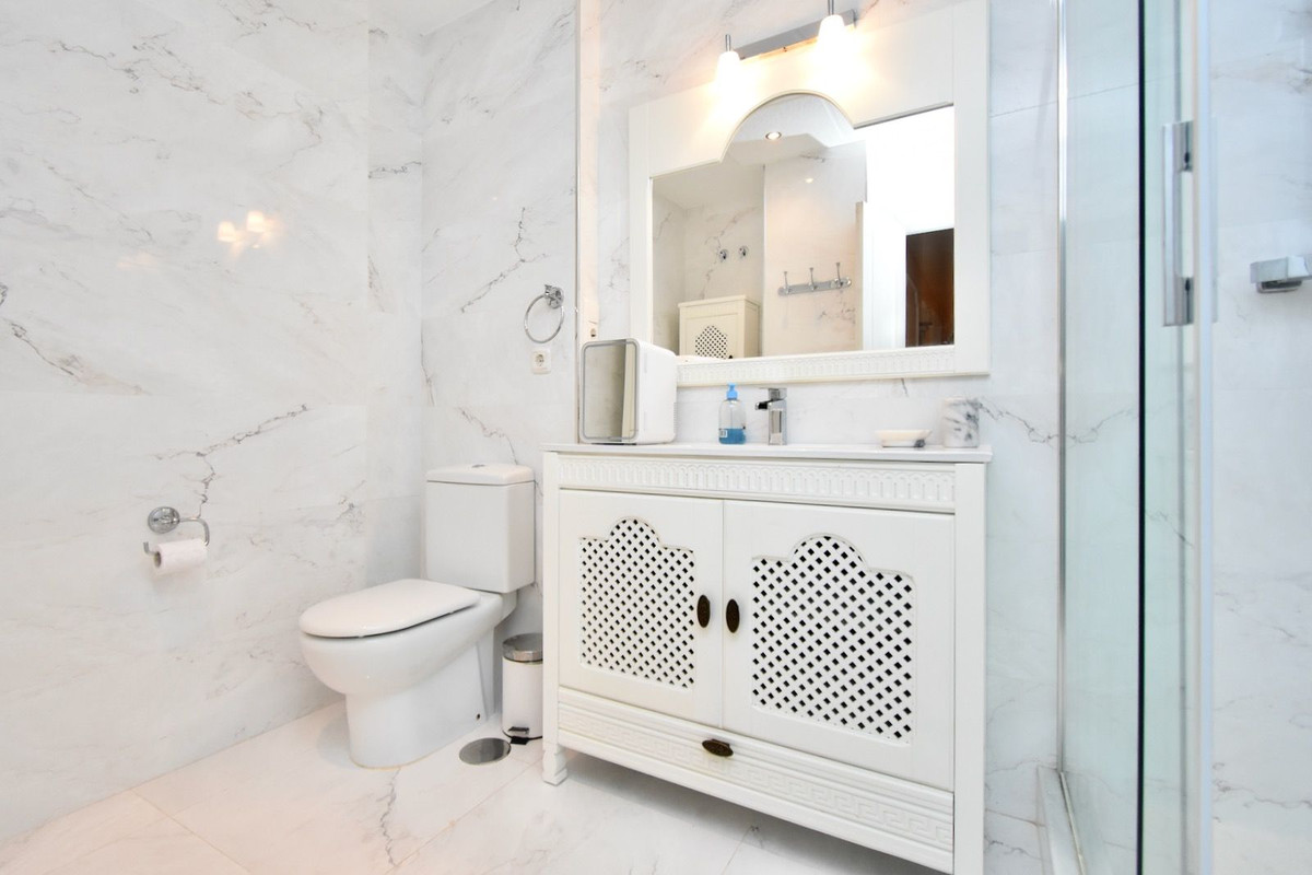 1 Bed Apartment for sale in Puerto Banús Costa Del Sol, Málaga, Spain