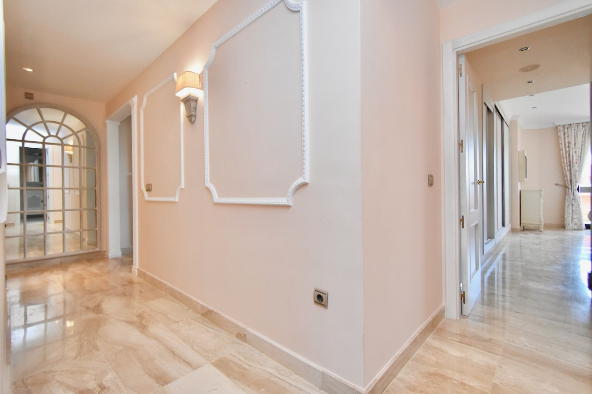 1 Bed Apartment for sale in Puerto Banús Costa Del Sol, Málaga, Spain