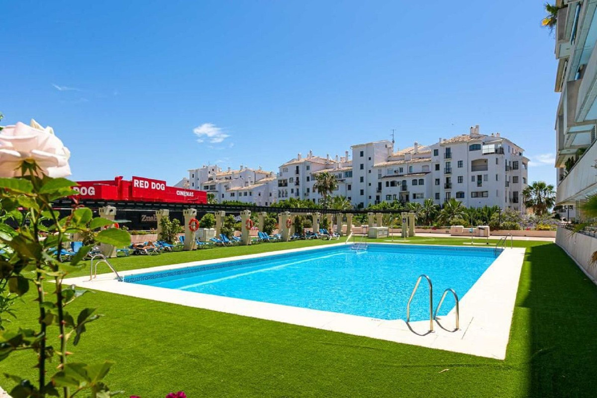 Se vende Apartamento Planta Media de 2 dormitorios en Costa Del Sol, Málaga, España