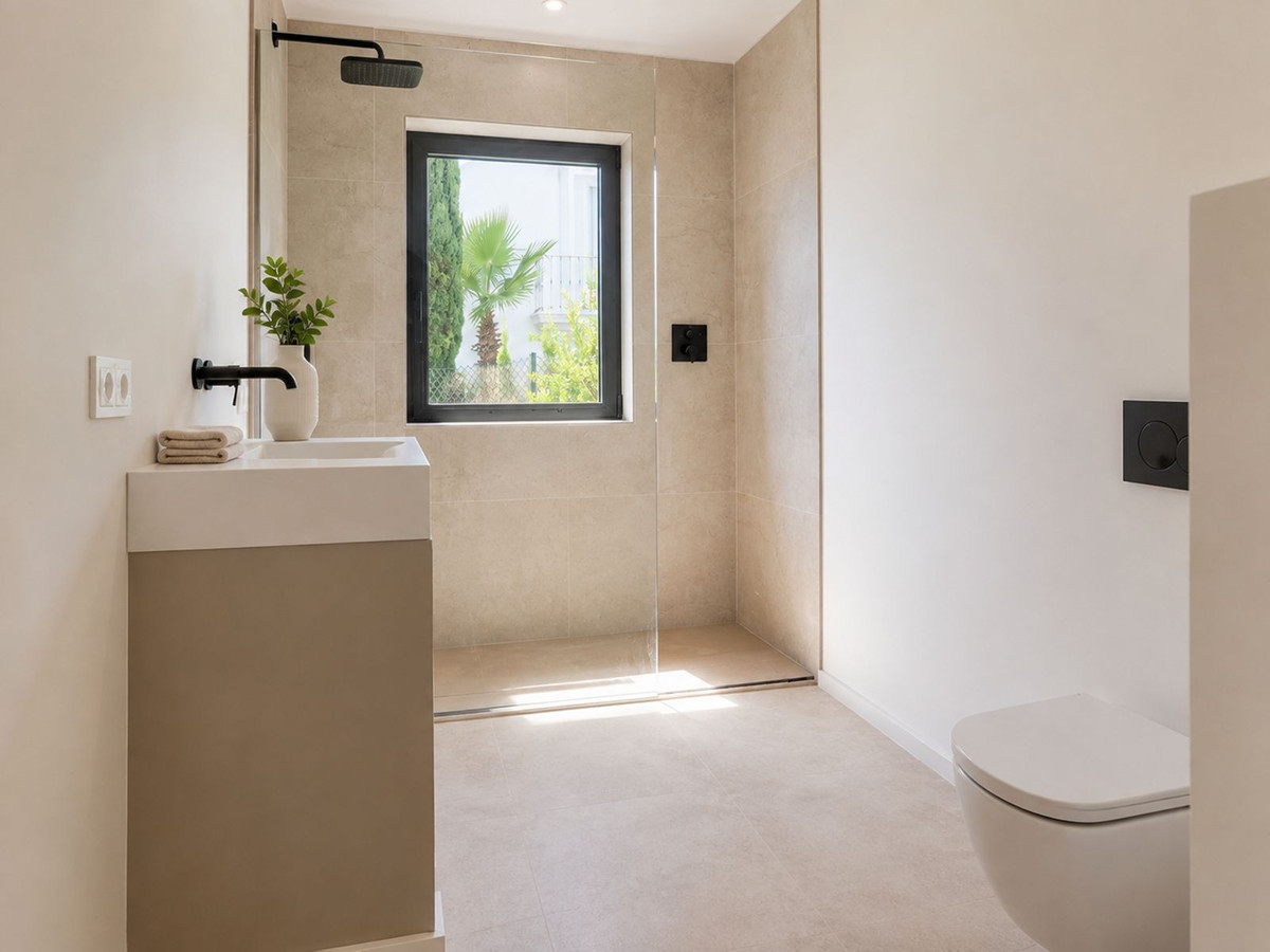 6 Bed Townhouse for sale in El Paraiso Costa Del Sol, Málaga, Spain