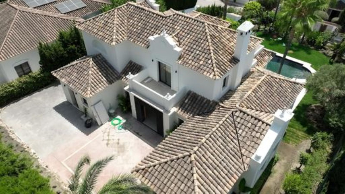 6 Bed Townhouse for sale in El Paraiso Costa Del Sol, Málaga, Spain